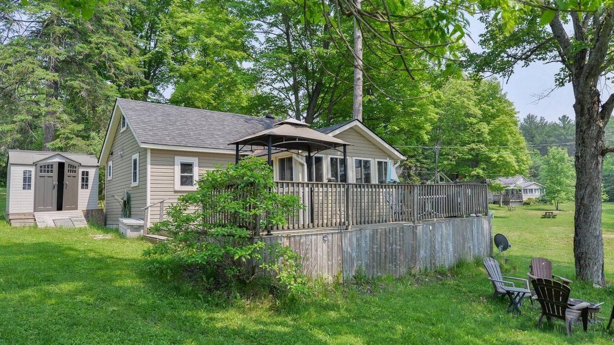 Muskoka Lakes Cottage | Small Cottage By The Moon River