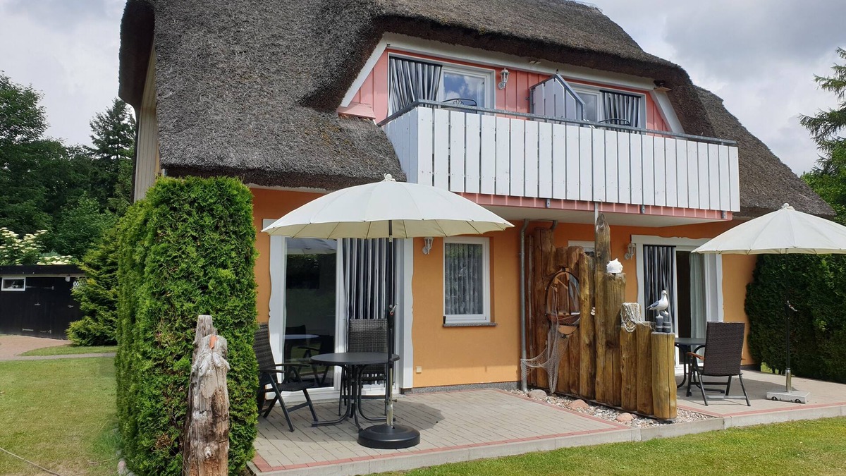 Wieck auf dem Darss Apartment | Small cozy vacation apartment with well-kept green property - Buhne I (ground floor)