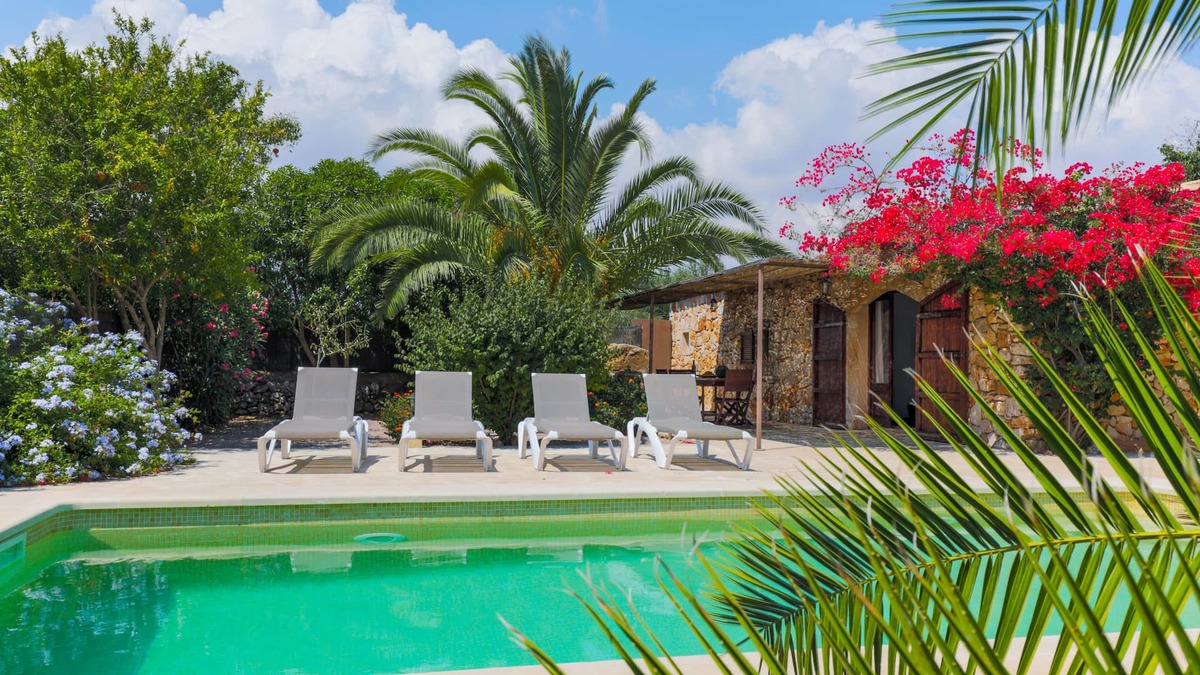 Es Llombards Cottage | Small finca with private pool and garden