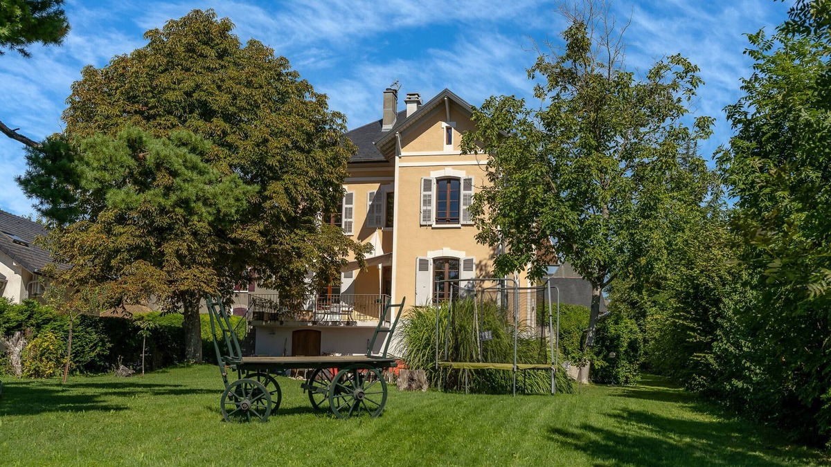Myans Cottage | Small House 'Gite De Myans 15 People' with Mountain View, Private Terrace and Wi-Fi