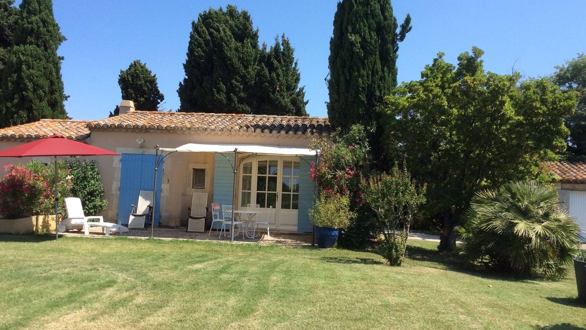 Arles Other | Small house in 43 acres