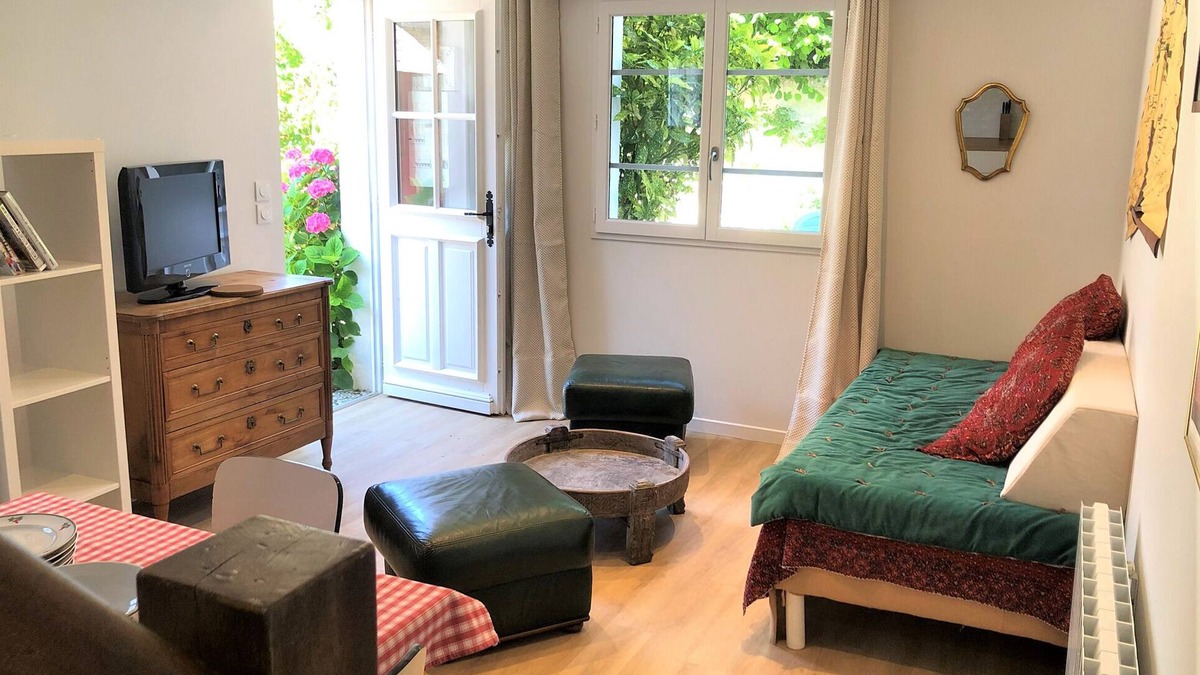 Pont-l'Eveque Cottage | Small house in town center with large garden, quiet and comfortable, sleeps 2-4