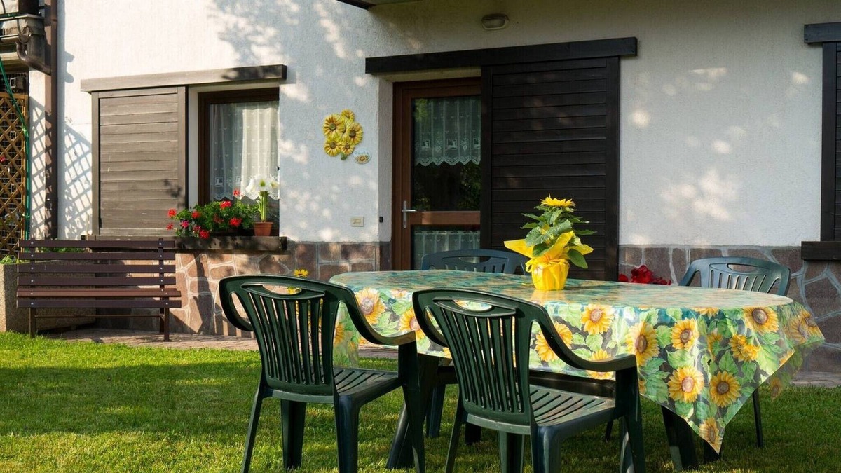 Sant'Orsola Terme House | Small house in Trentino with enclosed garden