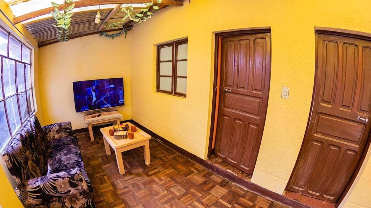 Copacabana House | Small independent house, in the center of copacabana