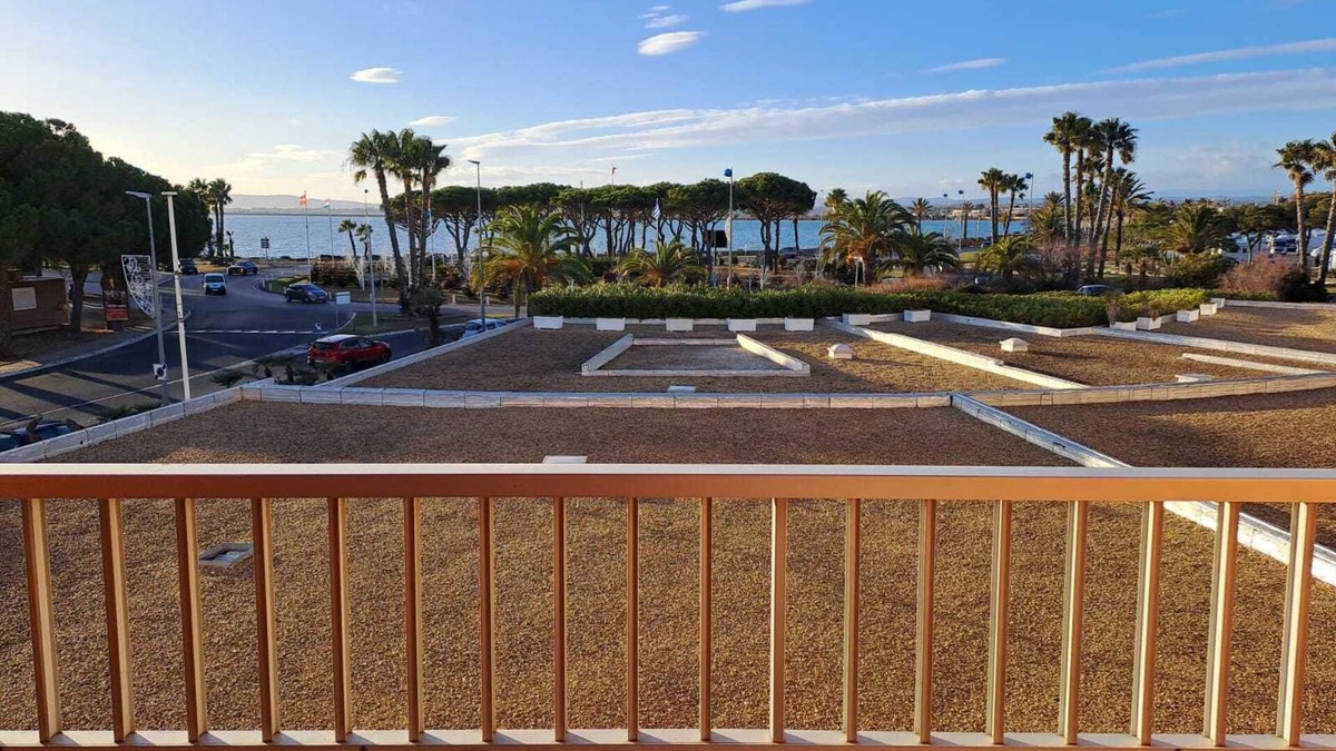 Palavas-les-Flots Apartment | Small nest overlooking the ponds