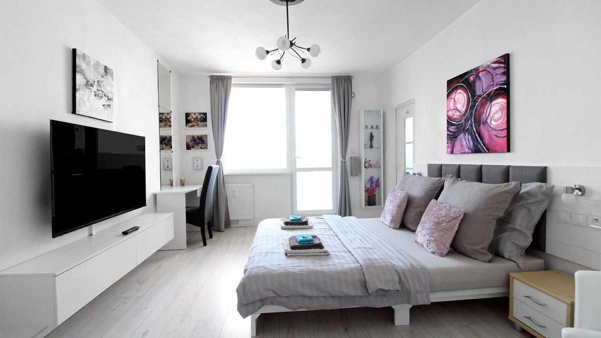 Humenne Apartment | Small one room apartment with balcony