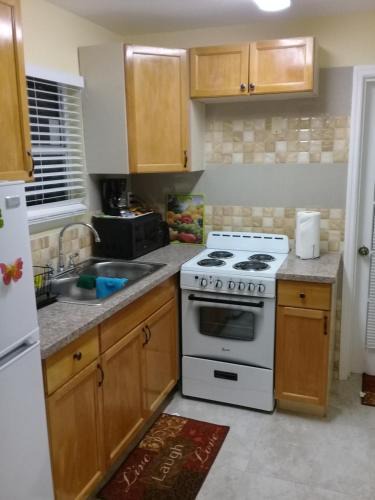 South Bimini Apartment | Small's Cozy Rest 1