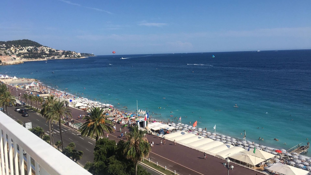 Carre d'Or Apartment | Small studio by the sea