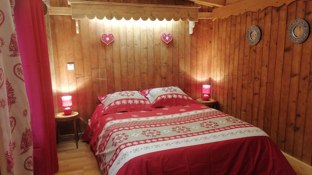 Essert-Romand House | Small typical house 5 min from Morzine 2 bedrooms 1 double bed and 2 single beds/4 pers.