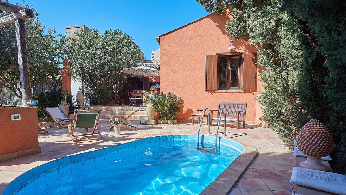 Buseto Palizzolo Villa | Small villa with swimming pool near Trapani