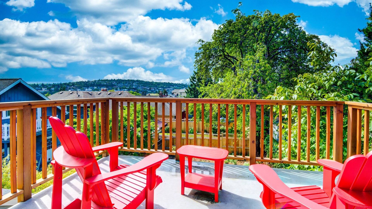 Wallingford House | Smart & Cozy 5BR Wallingford Vacation Home