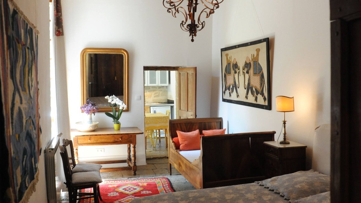 Calvisson Apartment | "Smart Living" independent apartment in historic house