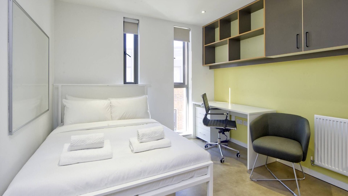 Ravenscourt Park Apartment | Smart Student Studio in West London