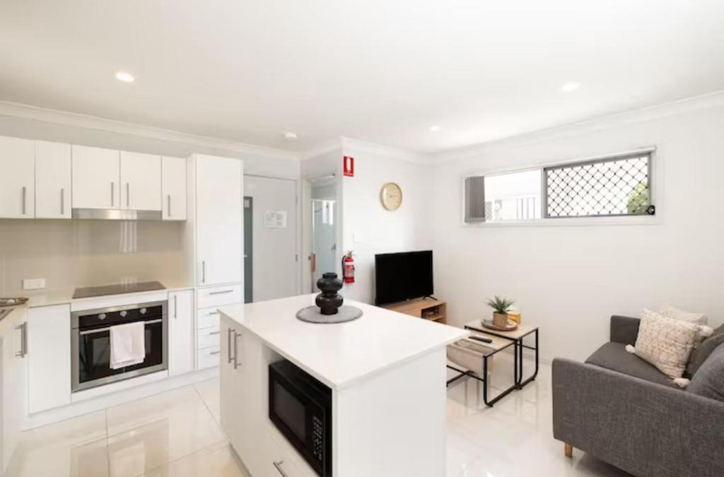 Rocklea Apartment | Smart Suites Self Check-in Apartments - S Freney