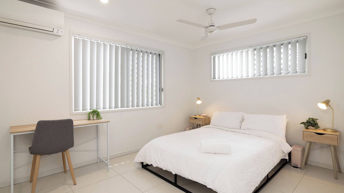 Rocklea Apartment | Smart Suites Self Check-in Apartments - 31A Freney
