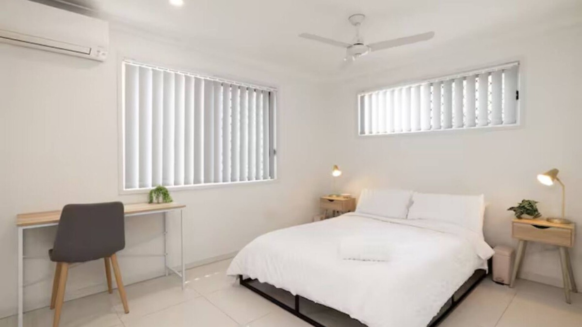 Rocklea Apartment | Smart Suites Self Check-in Apartments - 35A Freney
