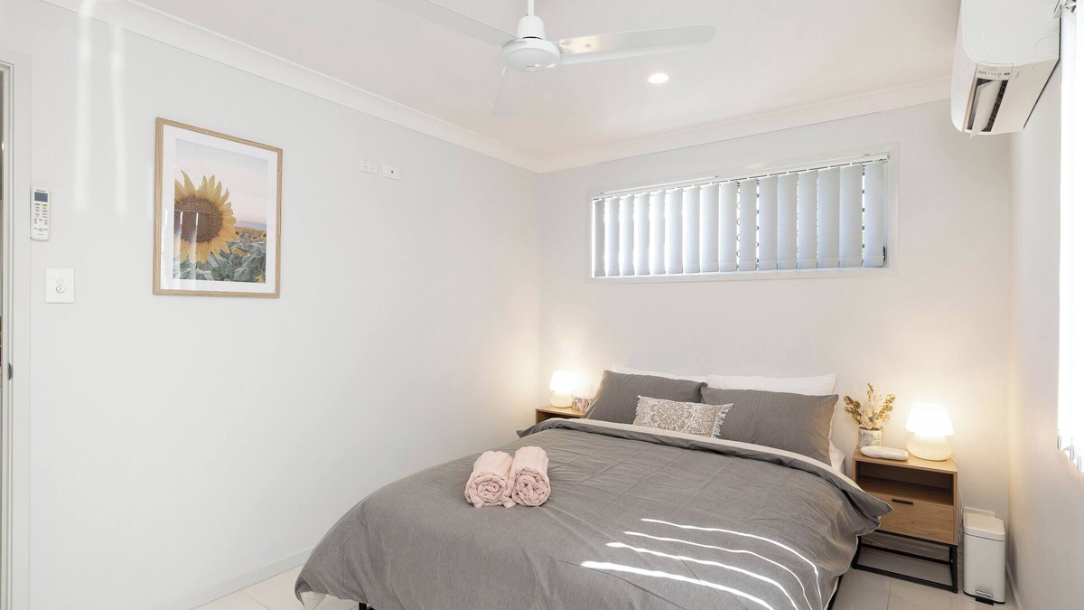 Rocklea Apartment | Smart Suites Self Check-in Apartments - 39A Freney