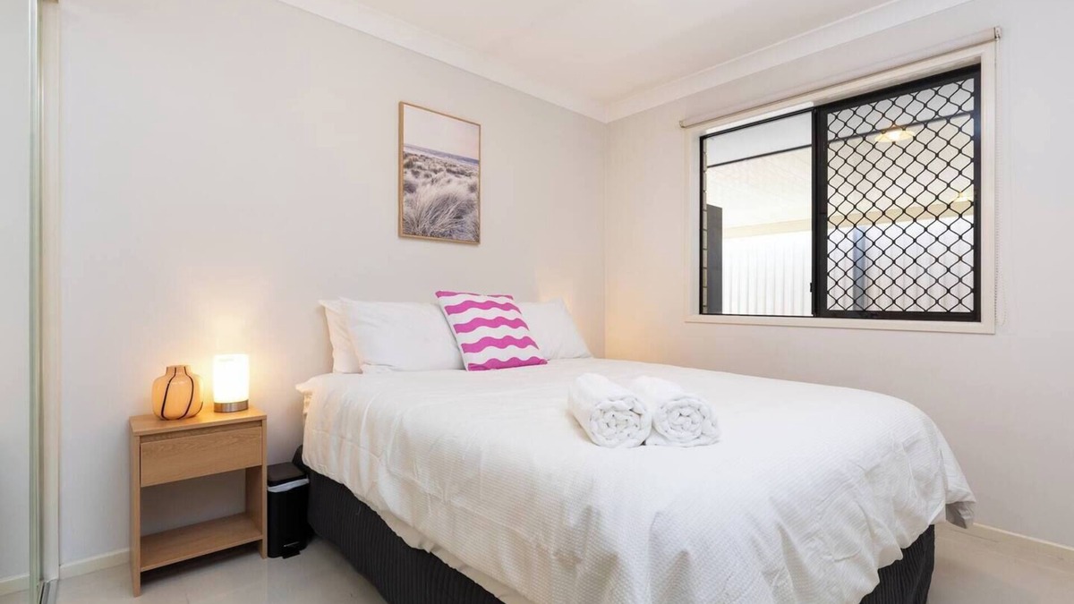 Rocklea Apartment | Smart Suites Self Check-in Apartments - 16 Darnley