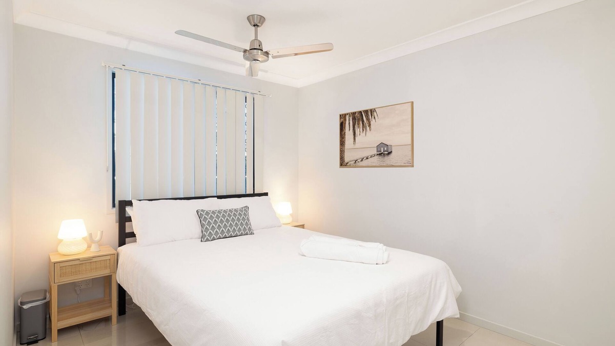 Rocklea Apartment | Smart Suites Self Check-in Apartments - 21 Darnley
