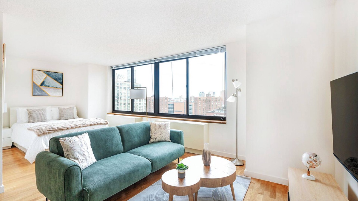 Upper East Side Apartment | Smart UES Studio w/Doorman, Gym and Pool #6180