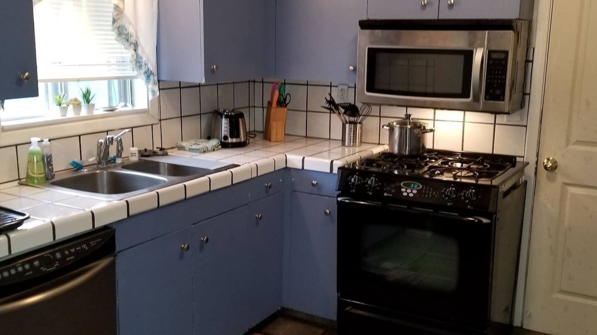 Klamath Falls House | Smarthouse ❤️2 Kings + Queen | BBQ Gas Firepit Patio Chairs |Pet Friendly Huge