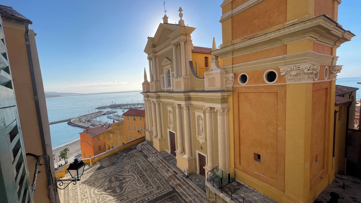 Alpes-Maritimes Apartment | smichel sea and chuerch view