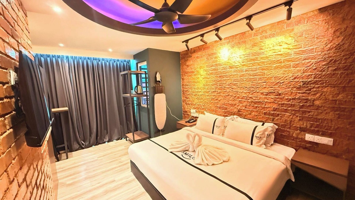 Taman Equine Hotel | SMILE HOTEL SERI KEMBANGAN