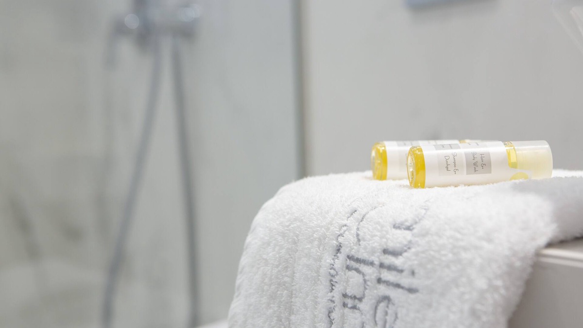 Nidri Hotel | Smile Inn Luxury Accommodation nIn the center of Nidri, next to the sea
