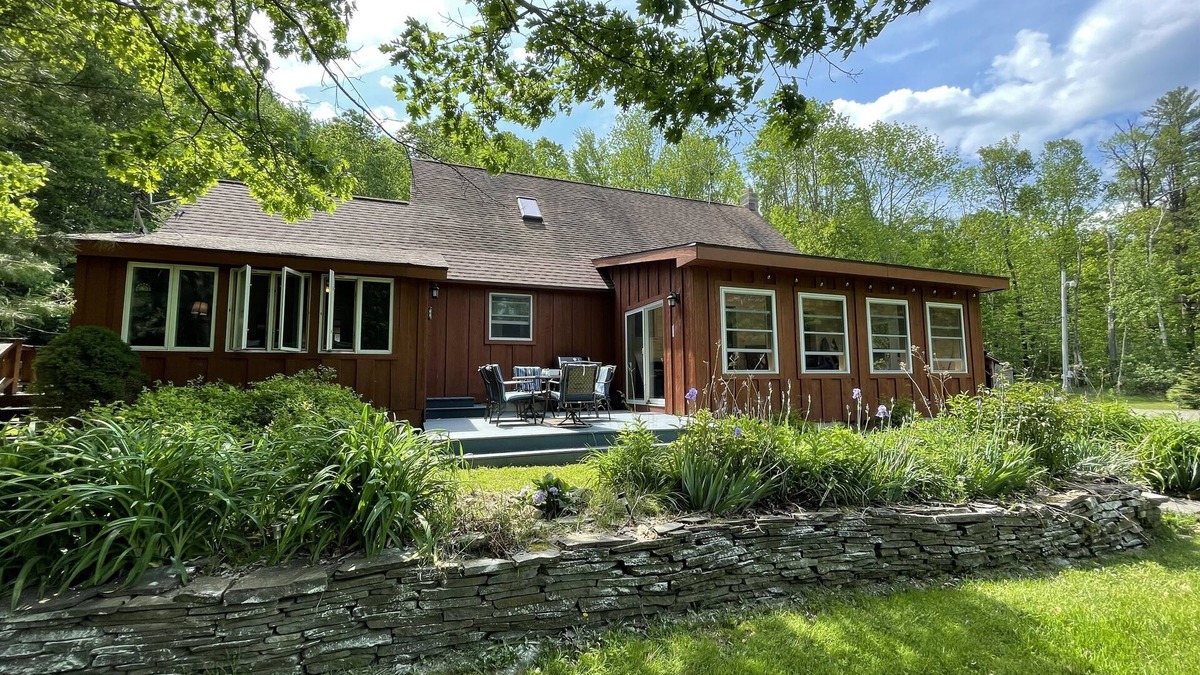 Schenevus House | Smiling Pines - Unique getaway - private pond, kayaks, fire pit, king bed