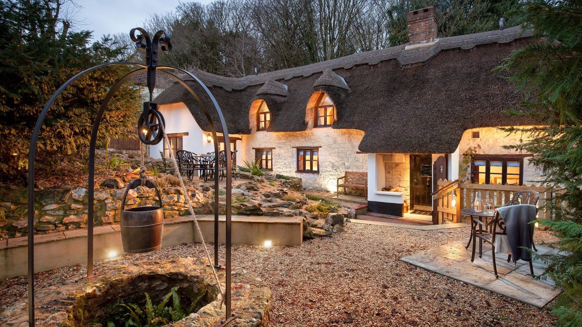 Chard Cottage | Smithycroft is a beautiful thatched and stone detached cottage.