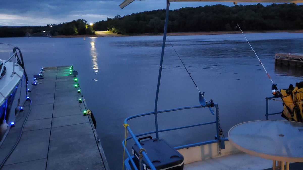 Morristown Boat Rental | Smoky Mountain Lake Life. Family oriented with park. Disc golf on location.