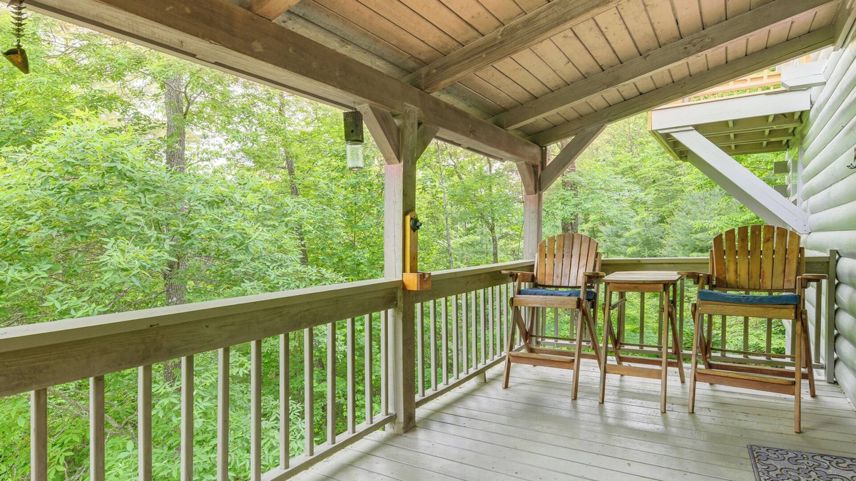 Hartford Cabin | Smoky Mountain Log Cabin Close to Rafting!
