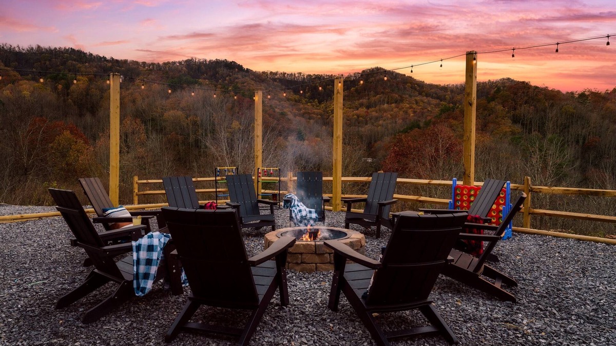 Gatlinburg - Pigeon Forge Cabin | Smoky Mtn -GameRoom,Theater,Firepit,HeatedPool&BBQ