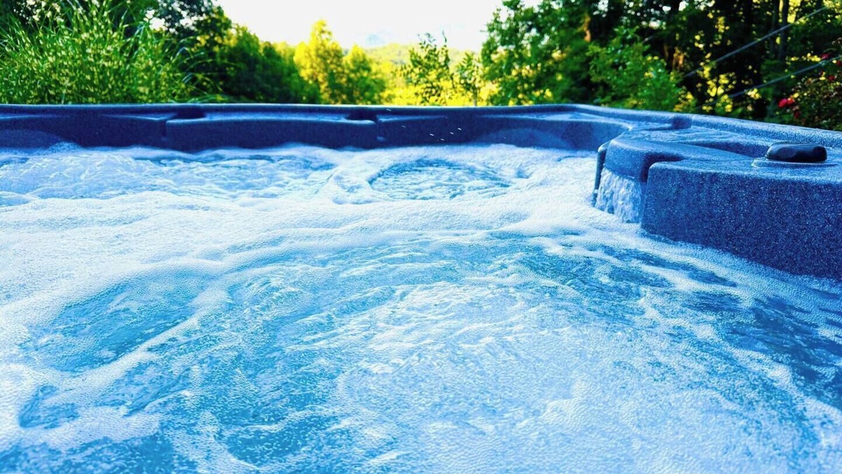 Franklin Cabin | Smoky View Hideaway! Hot tub & Wifi on paved road
