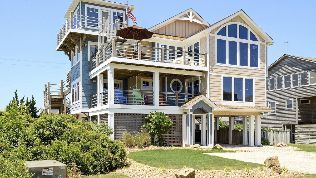 Nags Head House | SN10212-Remarkable with private pool, observation room, 4 BRs and pool table.