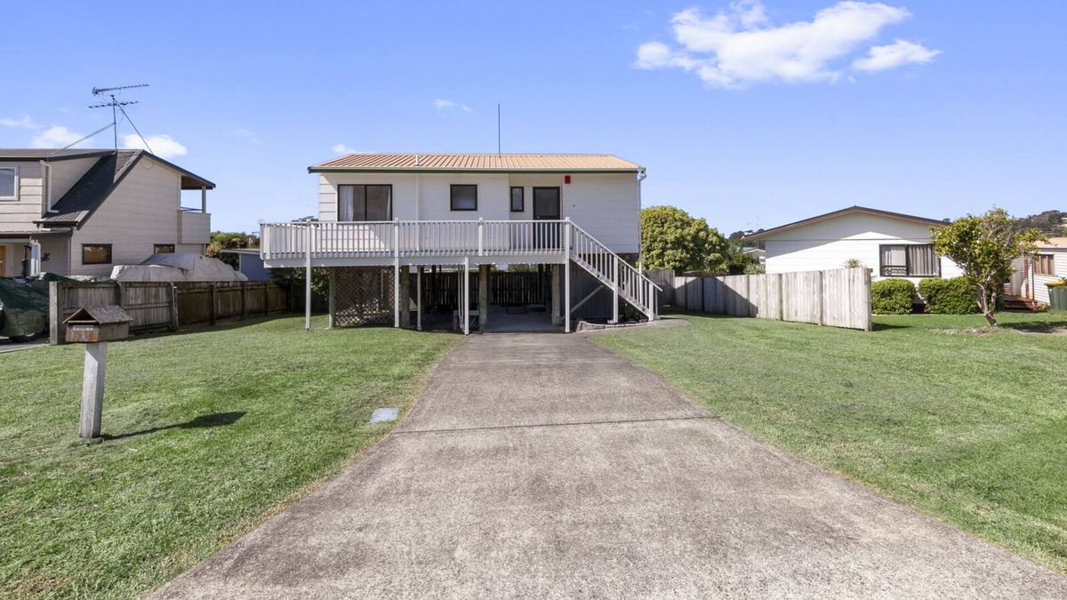 Snells Beach House | Snells Seaside Bach - Snells Beach Holiday Home
