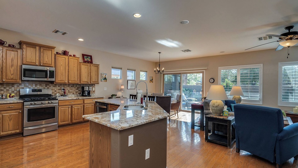Rancho Sahuarita House | SNOW BIRDS WELCOME Charming 3-bedroom house Del Webb 55+ Community Sahuarita