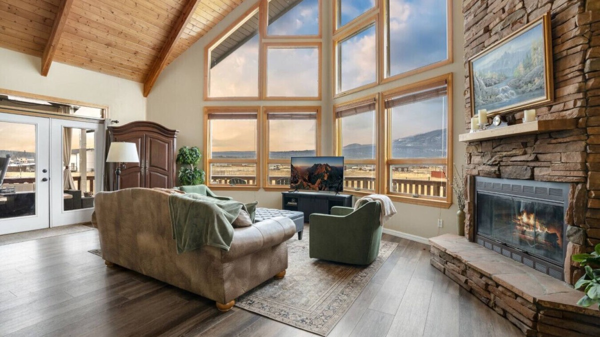 Fort Valley Cabin | Snow Bowl Basin Retreat