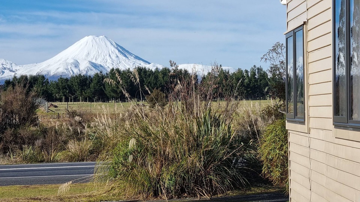 National Park Village House | Snow Chaser's Retreat - National Park Holiday Home