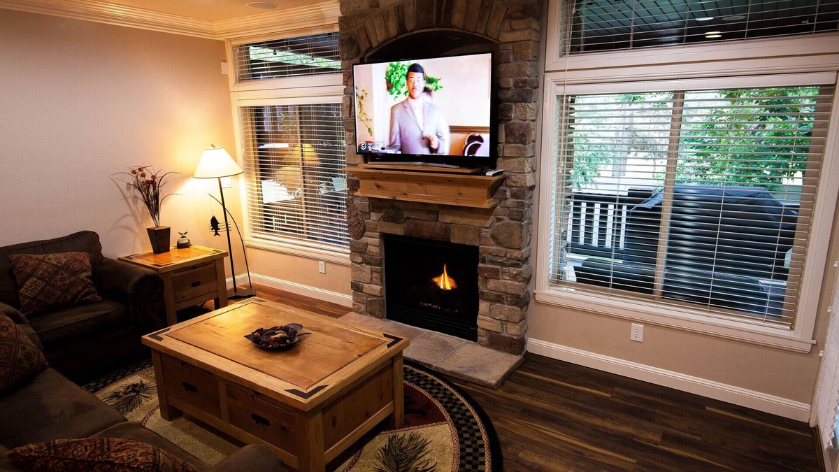 Ogden Condo | Snowbasin Lakeside Luxury 3bd.Hot tub.Garage. 2300sqft