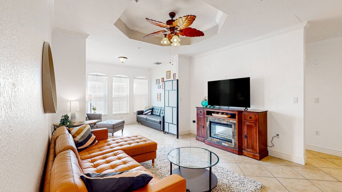 Clearwater Condo | Snowbird-friendly condo with pool, hot tub, sauna, fitness room & on-site tennis