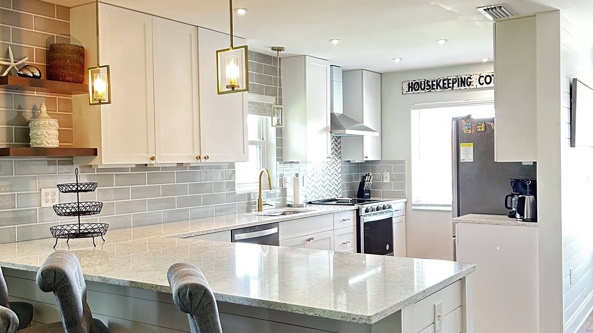 Bayshore Gardens House | Snowbird-Ready 2BR/2BA – 55+ Community 6 Miles to Anna Maria Island Beaches