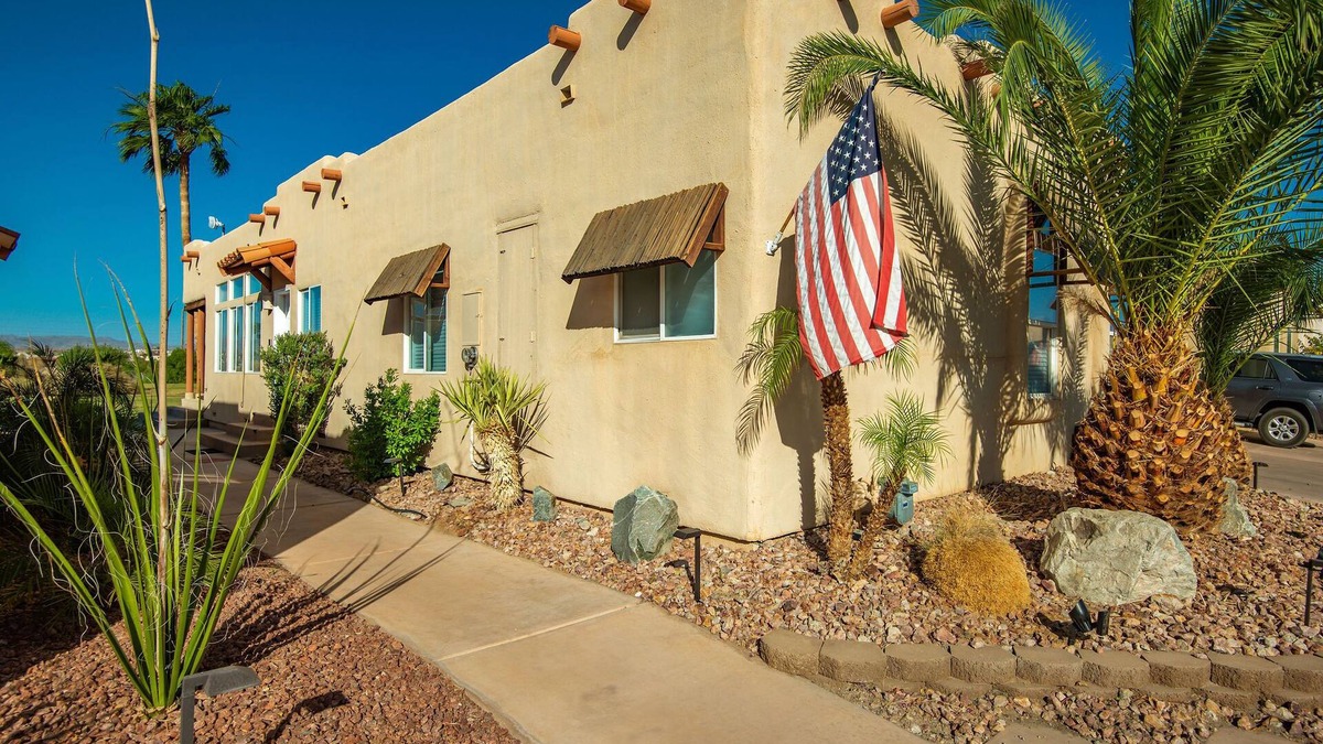Mohave Valley House | Snowbirds Welcome. Enjoy River Life On a Golf Course.
