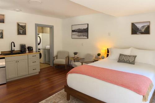 Leavenworth Bed & Breakfast | Snowcreek Suite - Hemlock