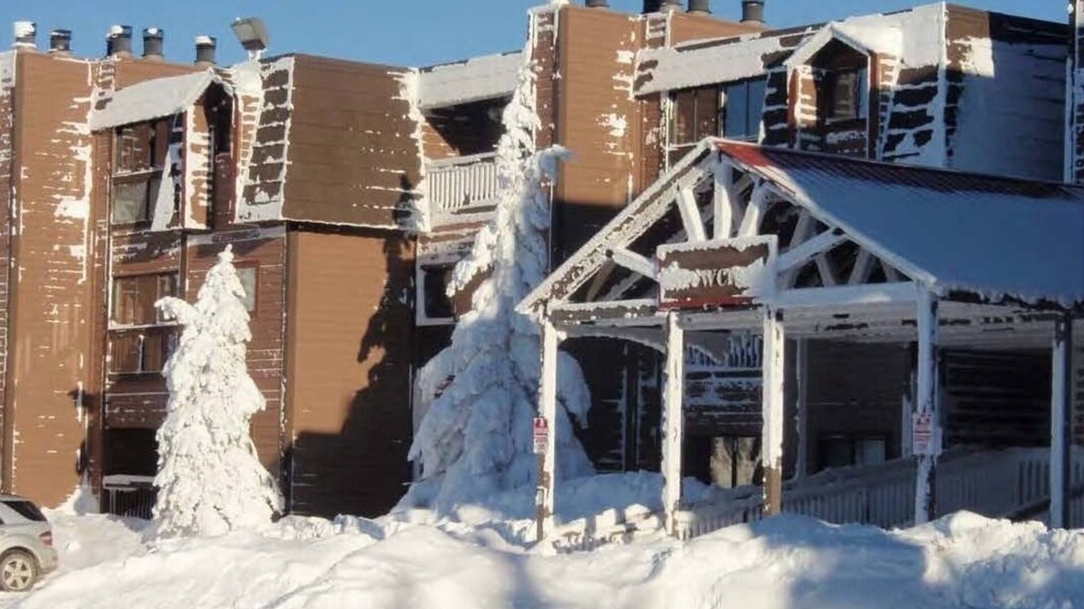 Snowshoe House | Snowcrest 1 Bedroom Condo . game room, hot tubs, & laundry in building
