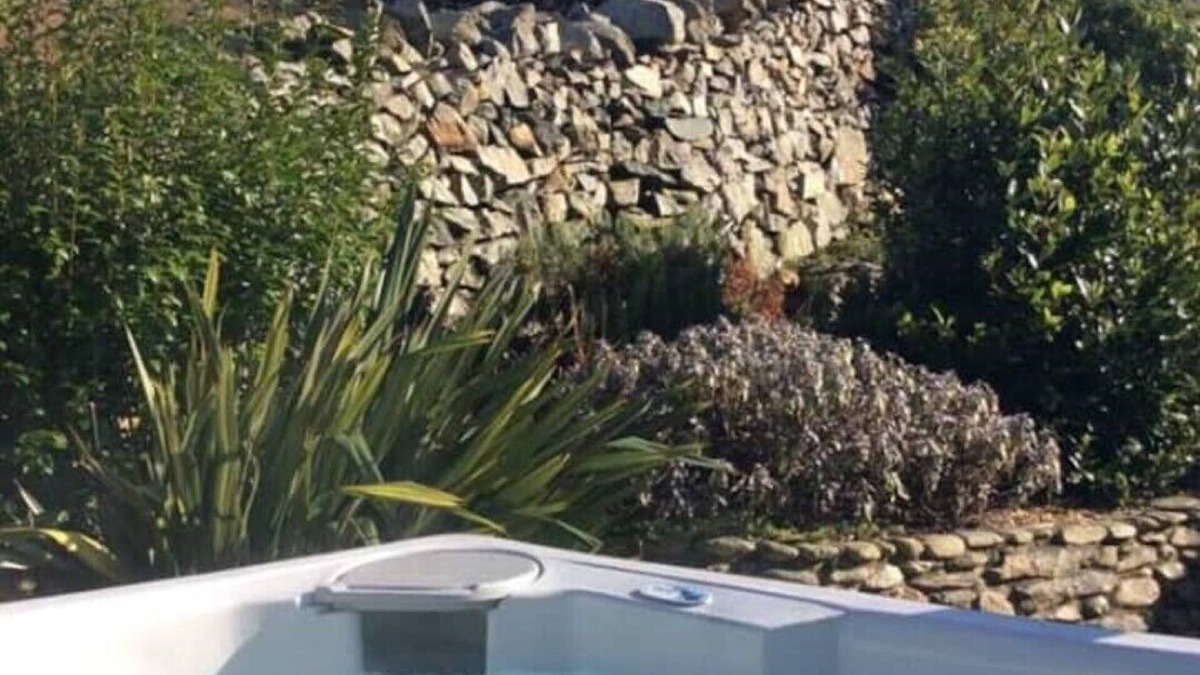 Llanberis House | Snowdon House Llanberis Pass HOT TUB Sauna Logfire, Zip World, Mount Snowdon.