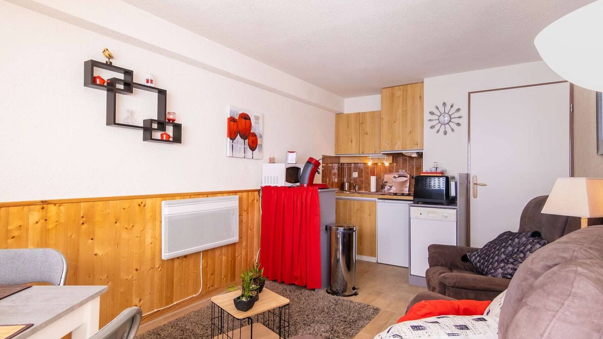 Pla d'Adet Apartment | Snowfront Apartment for 4 with Balcony, Valley View, and Parking in Pla d'Adet