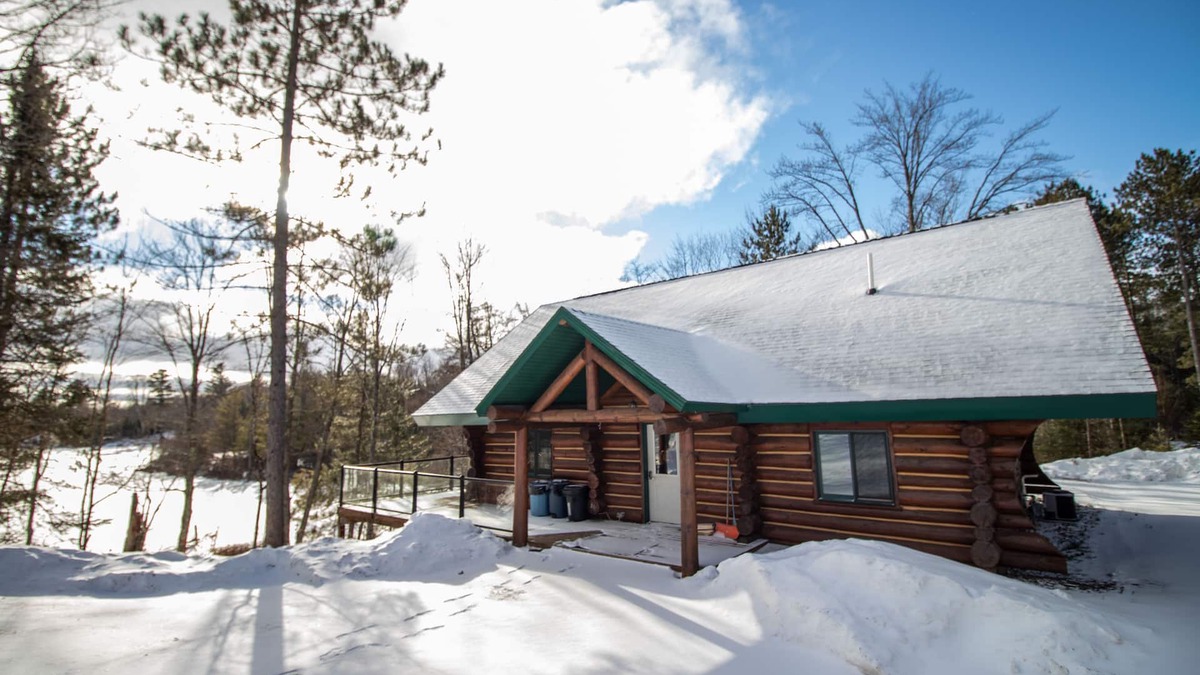 Mercer House | Snowmobilers & Skiers Full Scandinavian Log Home On Private Lake