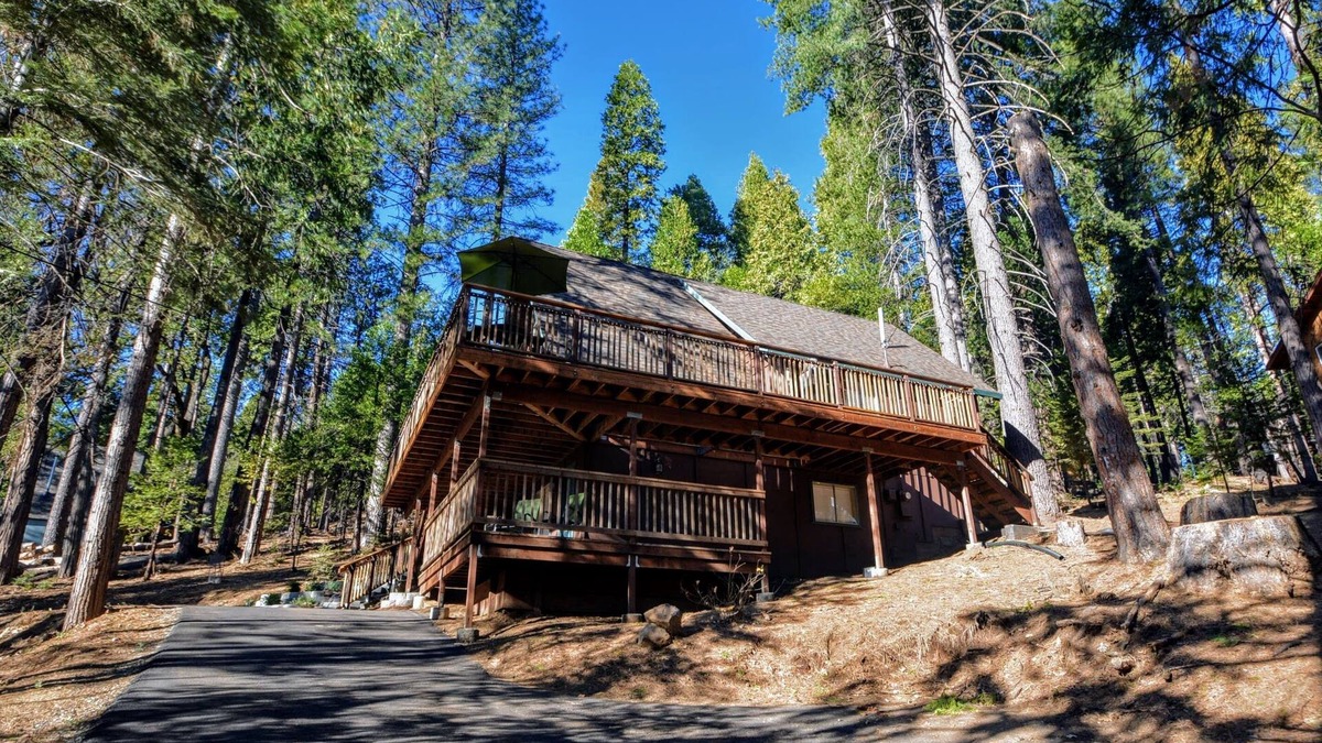 Arnold Cabin | SNOWPLOW SERVICE INCLUDED FOR THE 2025-2026 WINTER SEASON!