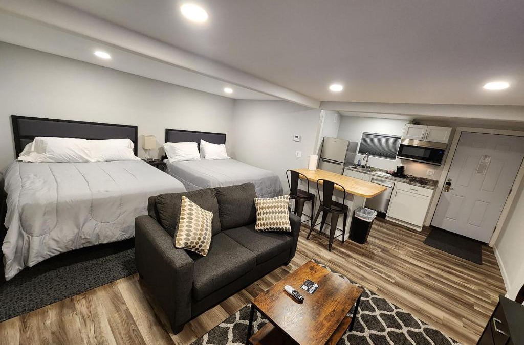 Saratoga Hotel | Snowy Mountain Inn